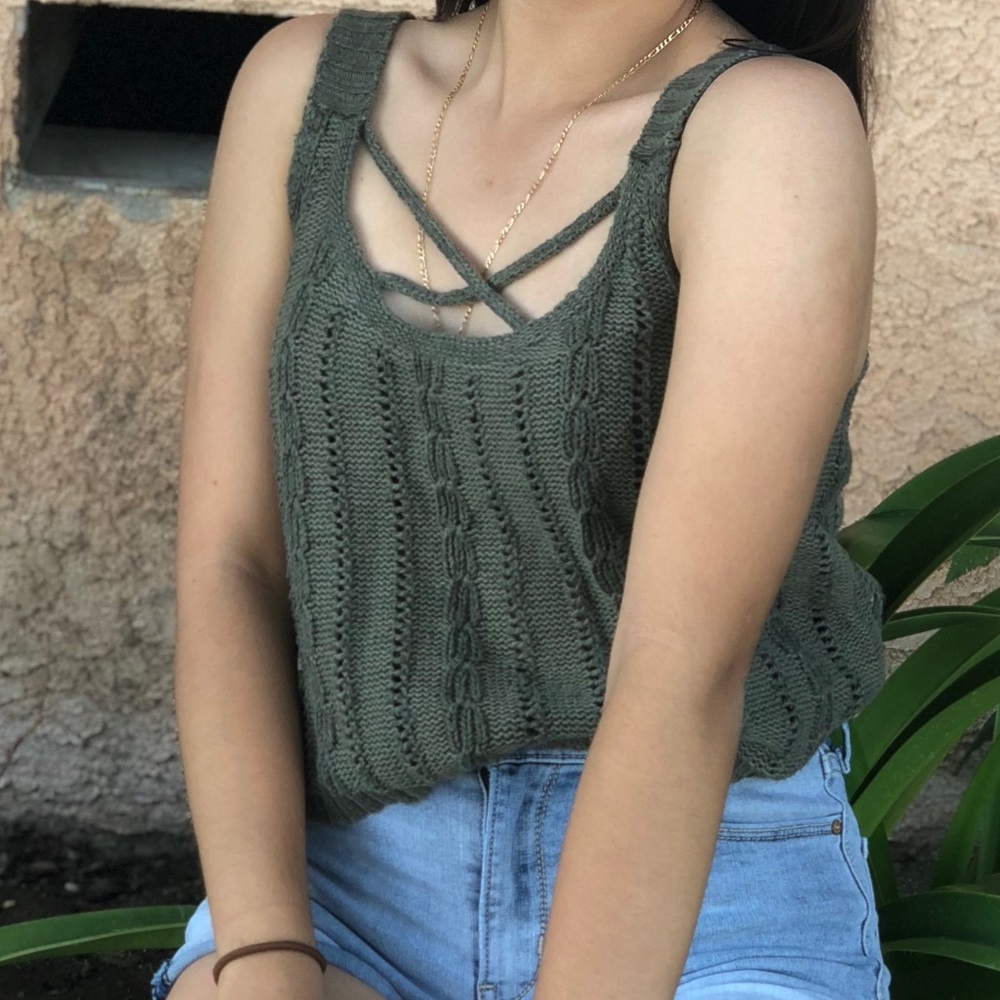Crop top - Picture 2 of 2